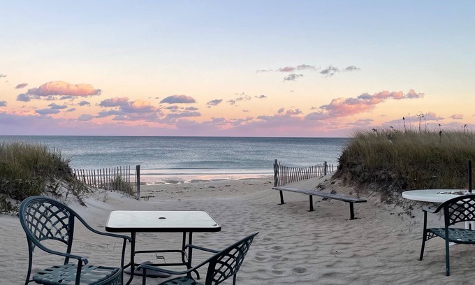 Salisbury Cottage | Newly renovated, 2 BR 2 BA only 32 steps off the beach!