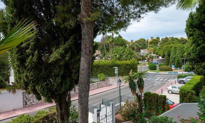 Nueva Andalucia Apartment | ✰ Newly Renovated 3 BDRM apt next to Puerto Banús!