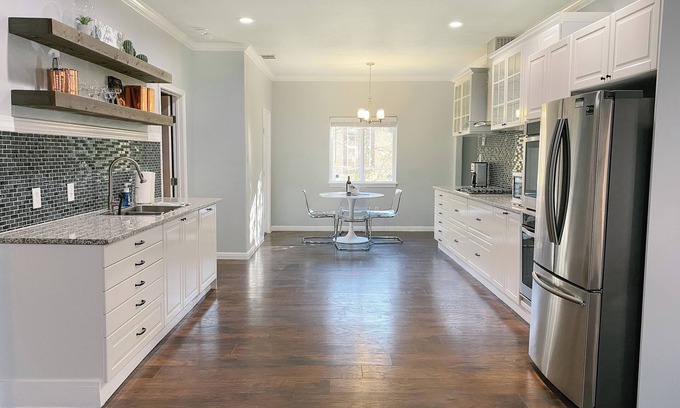 Near East Side House | Newly Renovated! 3BR/2BA Downtown Skyline View, Walk to Alamodome