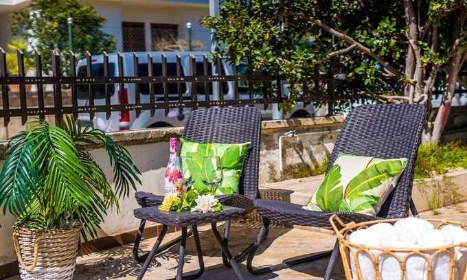 Muro Apartment | Newly renovated 80 m from the beach.