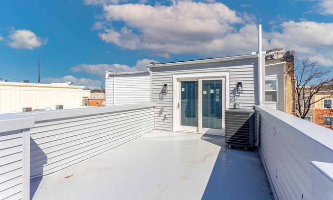 North Philadelphia Apartment | Newly Renovated Bi-level Duplex with Roof Deck