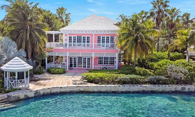 George Town House | NEWLY RENOVATED! OCEANFRONT 3 bed/3 bath w/dock rental Feb Pt Exuma Bahamas