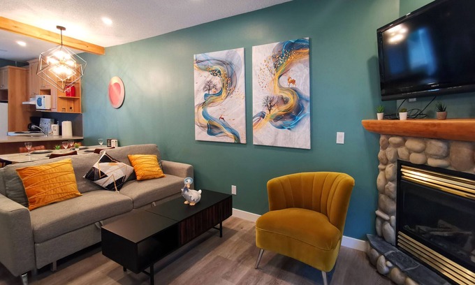 Harvie Heights House | Newly Renovated Cabiny Townhouse near Banff Gate