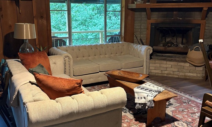 Saratoga Cabin | Newly renovated cabin on Lake Millwood, Saratoga Landing
