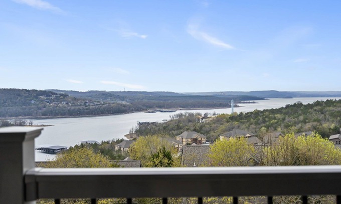 Indian Point Condo | Newly Renovated Condo with Stunning Views of Table Rock Lake & Free SDC Tickets