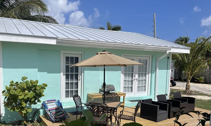 Alice Town Cottage | Newly renovated cottage steps from the water