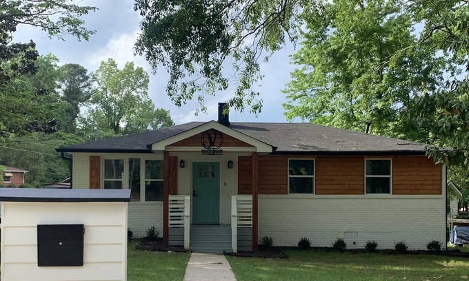 Church Street House | Newly Renovated Family Friendly 3-Bedroom