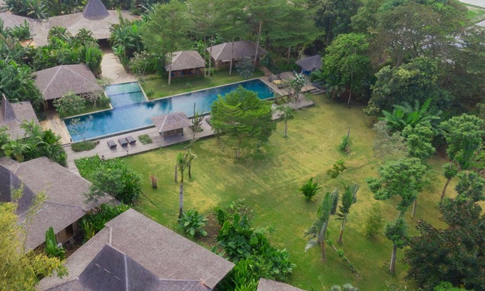 Banjar Semer Villa | Newly Renovated, 12 Bedroom, The New Serenity River Villa near Canggu