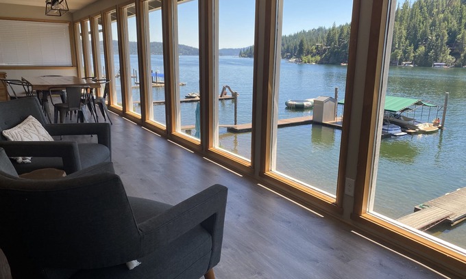 Coeur d'Alene House | Newly renovated Lakehouse on Rockford Bay, private beach, walk to Shooters