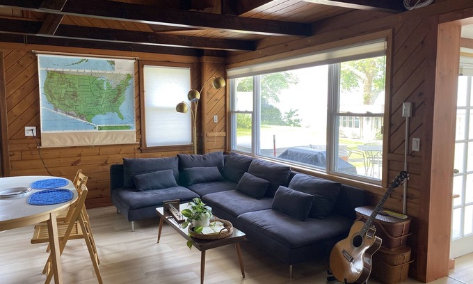 Town of Somerset Cottage | Newly Renovated Lakefront Retreat Home
