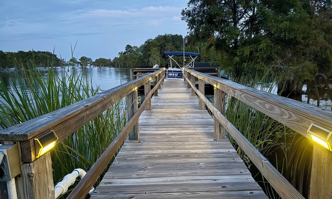 Cross House | Newly renovated lakefront 4-bedroom house in Cross with dock sleeps 10