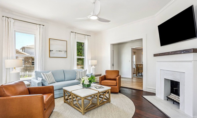 East Hill Cottage | Newly Renovated, Luxury East Hill Home Next to Bayview Park. 15 min to the Beach