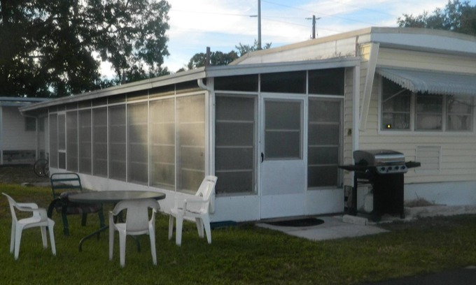 Largo House | Newly Renovated Mobile home for rent in a 55+ park 2 bdrm/ 1 bath, min 3 month