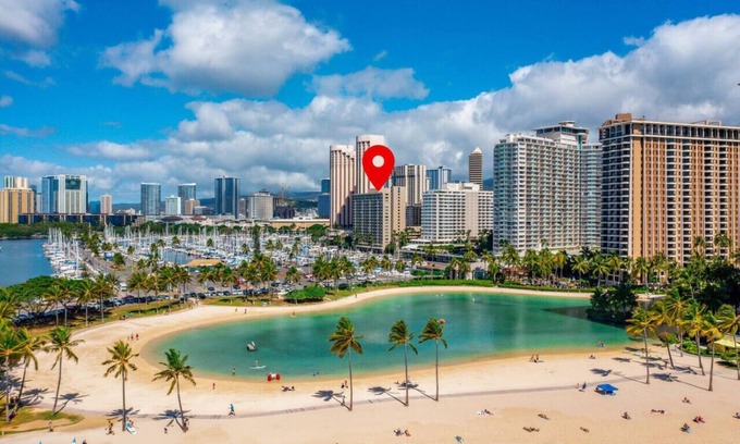 Waikiki Apartment | *Newly Renovated Oceanfront Waikiki- Ilikai Marina