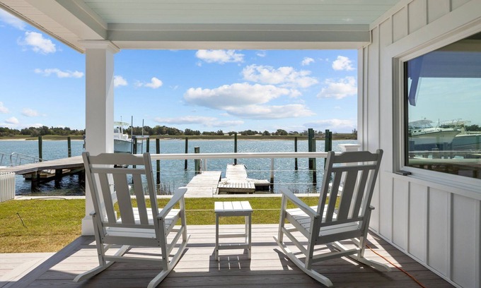 Morehead City House | NEWLY RENOVATED Sound Front Home with Dock in Downtown Beaufort, NC (Creek Watch)