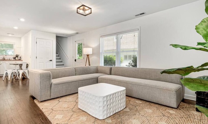 Royal Oak Cottage | Newly Renovated Summer Paradise-Pool-Tennis-Garden Retreat