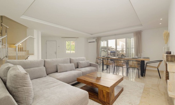 Marbella Ski Chalet | Newly renovated townhouse close to the beach in Marbella East