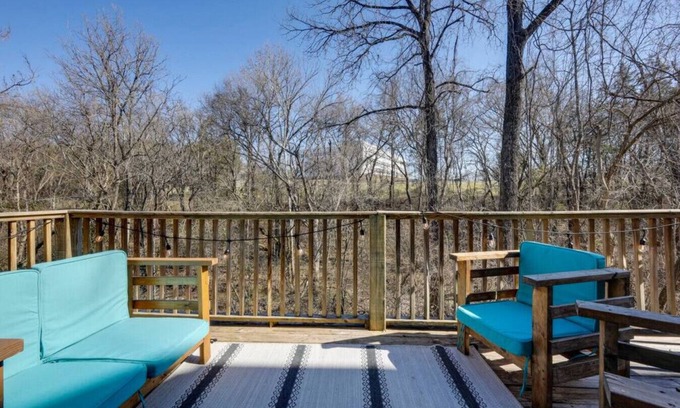 Waterfalls Park House | Newly Renovated Townhouse: 2 bed, 2 1/2 bath.