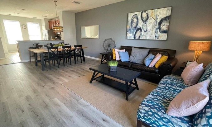 Orlando House | Newly Renovated - Townhome 3BR - Vista Caynnn