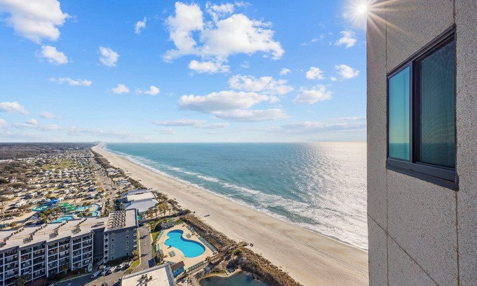 Myrtle Beach Condo | NEWLY UPDATED 1-bedroom condo with amazing ocean views
