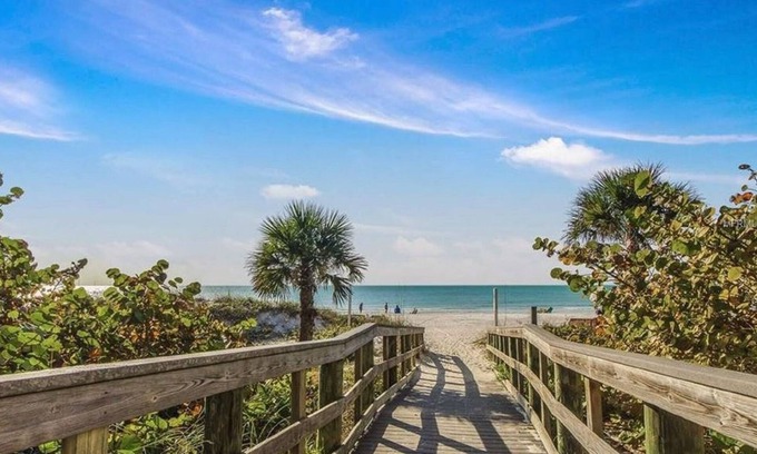 Indian Shores Condo | Newly Updated - Cool Beach Vibe