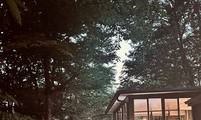 Tobyhanna Cottage | Next to Camelback SKI and lakes PoconoWoods cabin overlooking a forest