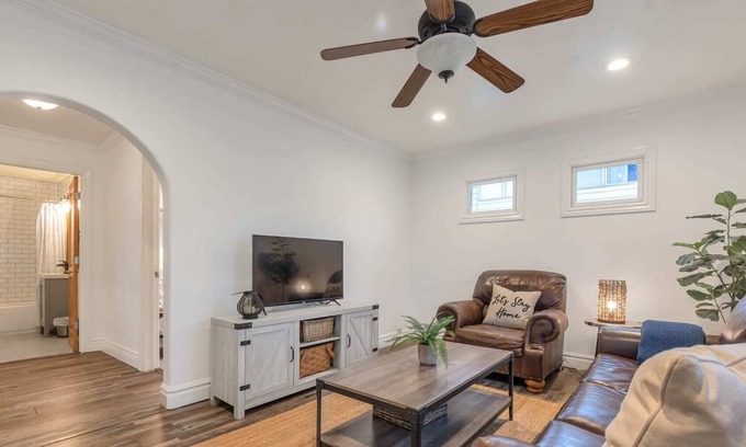 South Salt Lake House | Nibley Park Retreat in SLC (Sleeps 6)