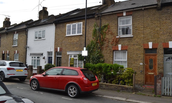 London Borough of Hounslow House | Nice 2 Bedroom House - Ealing