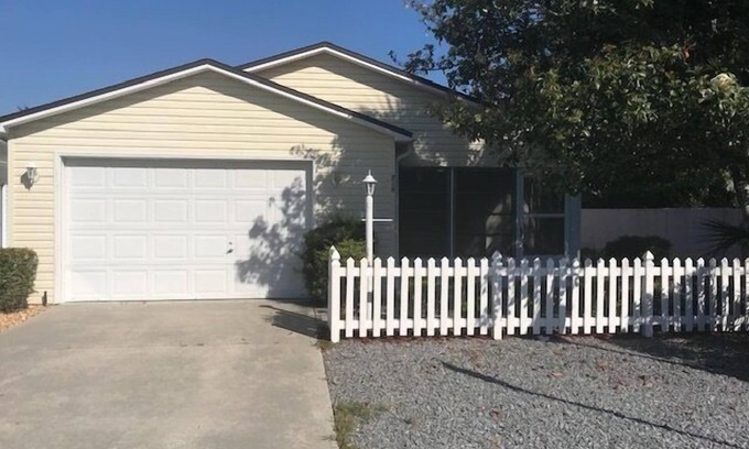 The Villages Villa | NICE 2 BEDROOM VILLA CLOSE TO SHOPPING DINING & MORE LOCATED THE VILLAGES FL
