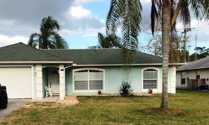 Florida Shores House | Nice 3 bedroom, 2 bath single family vacation home with a 2 car garage.
