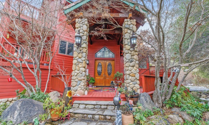 Three Rivers Cabin | Nice and quiet cabin, river front, close to Sequoia National Park, fast WiFi