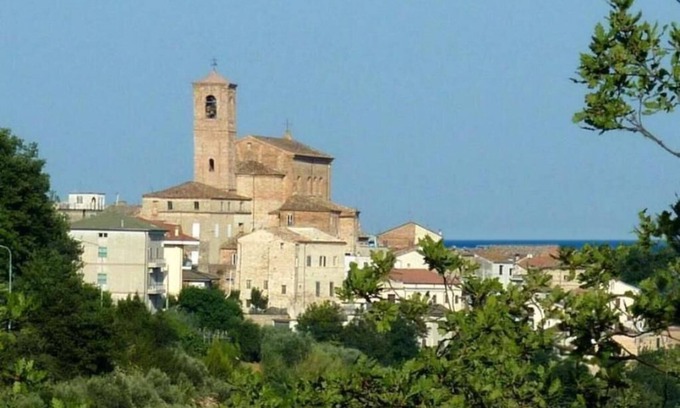 Massignano Apartment | Nice and quiet panoramic apartment in a small village not far from the beaches