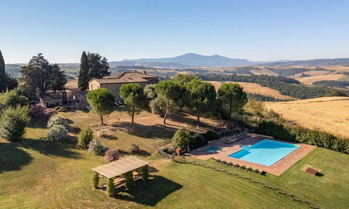 Montalcino Villa | Nice apartment in villa for 4 people with WIFI, pool, patio, pets allowed and panoramic view