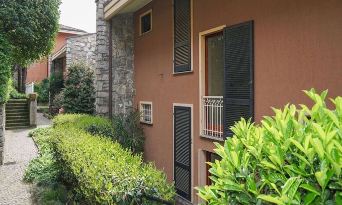 Porto Valtravaglia Apartment | Nice apartment for 4 guests with pool, WIFI, TV and terrace