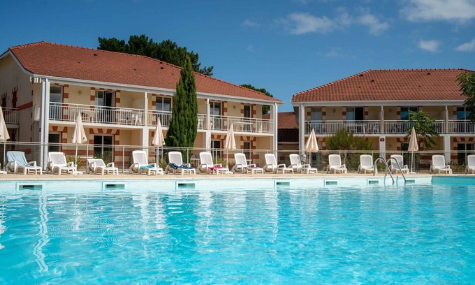 Le Verdon-sur-Mer Apartment | Nice apartment for 6 people with pool, WIFI, TV, terrace and pets allowed