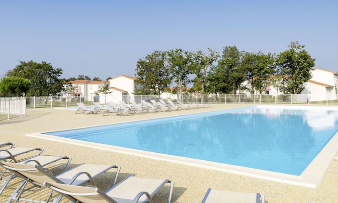 Bourgenay House | Nice apartment in villa for 4 people with hot tub, pool, TV, terrace and pets allowed