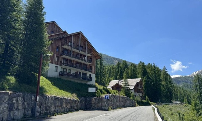 Les Orres Apartment | Nice apartment 6/8 pers in the heart of Les Orres 1800, 42m2, Mountain view, Swimming pool, Jacuzzi