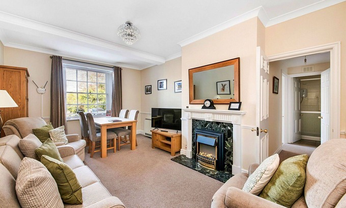 Thirsk Apartment | Nice apartment for 4 people with WIFI, pool, hot tub and terrace