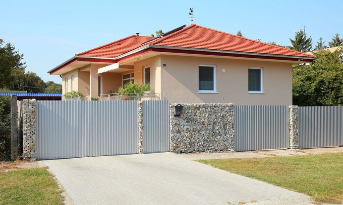 Balatonszemes Apartment | Nice apartment for 6 people with WIFI, hot tub, TV and terrace