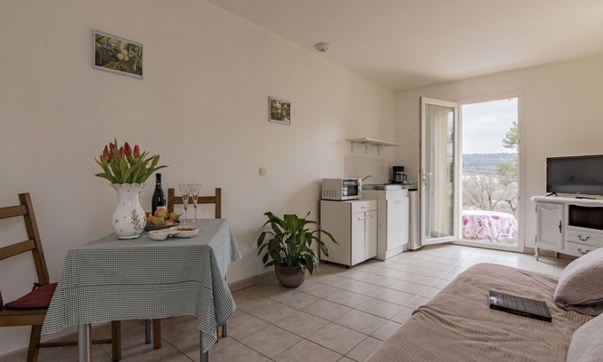 Gardanne Apartment | Nice apartment for 2 people with WIFI, TV, terrace and panoramic view