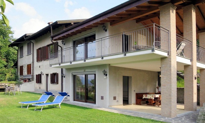 Castelveccana Apartment | Nice apartment for 4 guests with WIFI, TV, patio, pets allowed and parking