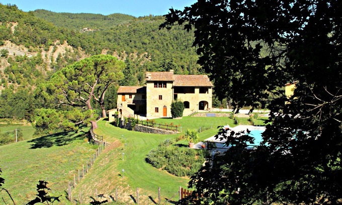 Dicomano Apartment | Nice apartment for 4 guests with pool, WIFI, TV and pets allowed