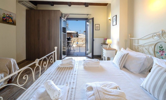 Panormos Apartment | Nice apartment for 4 people with A/C, WIFI, hot tub, TV and terrace