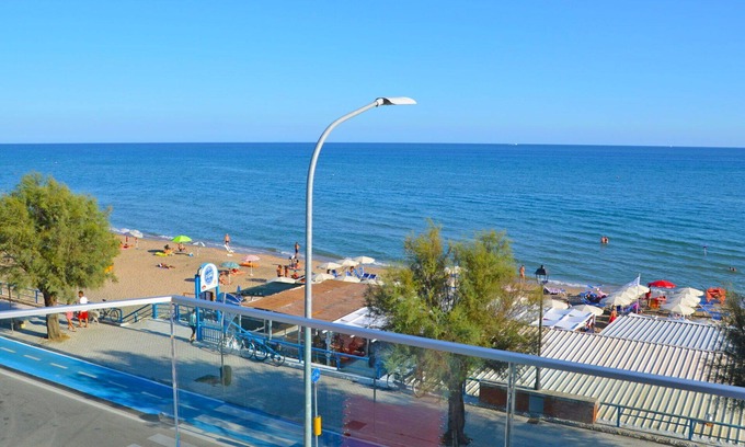 Terracina Apartment | Nice apartment for 5 guests with pool, WIFI, A/C, TV, balcony and pets allowed