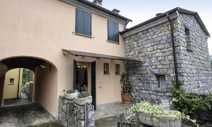 Cinque Terre Apartment | Nice apartment for 5 people with WIFI, pool, TV and patio
