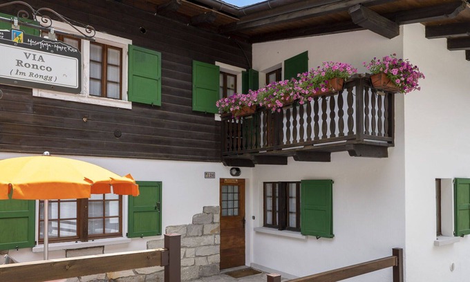 Macugnaga Apartment | Nice apartment for 6 people with TV, balcony, pets allowed and panoramic view