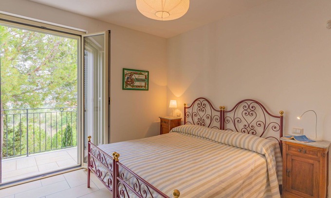Pineto Apartment | Nice apartment for 6 people with WIFI, TV, terrace, pets allowed and panoramic view