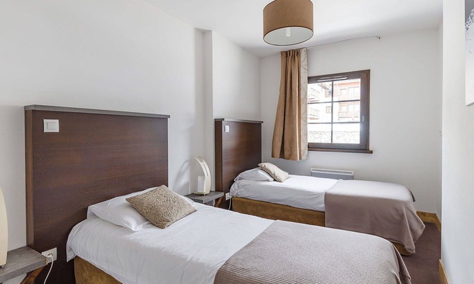 Les Gets Apartment | Nice apartment for 8 guests with pool, WIFI, TV, terrace, pets allowed and parking