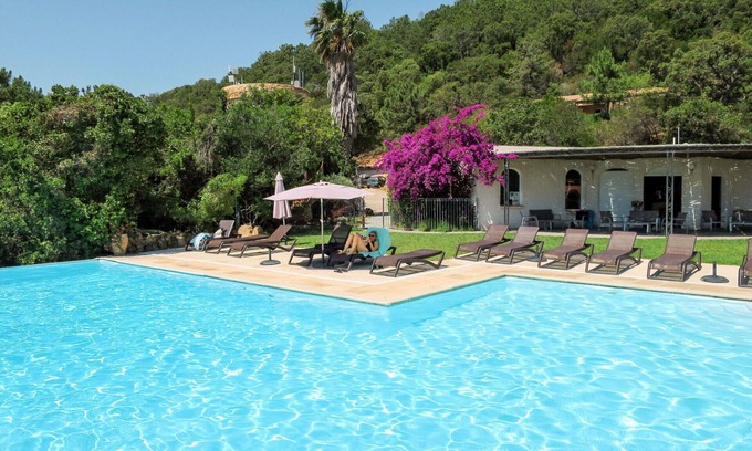 Favone House | Nice apartment in villa for 6 people with WIFI, pool, A/C, TV, patio and pets allowed