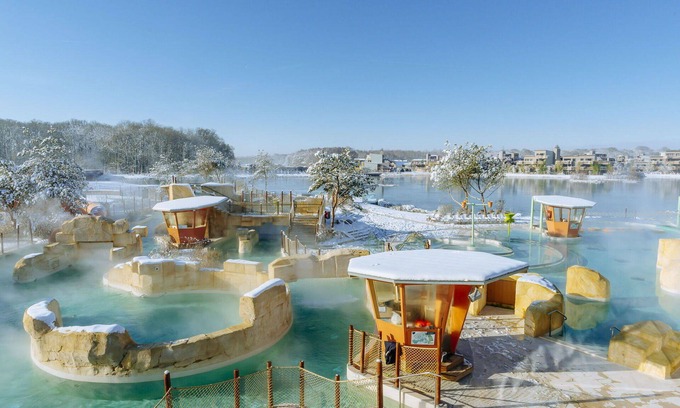 Bailly-Romainvilliers House | Nice apartment in villa with hot tub, WIFI, pool, TV, terrace, panoramic view and parking